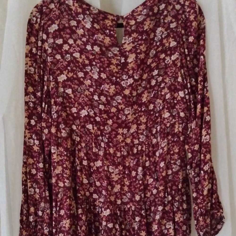Burgundy Floral Print Ruffle-Hemmed Blouse Size L